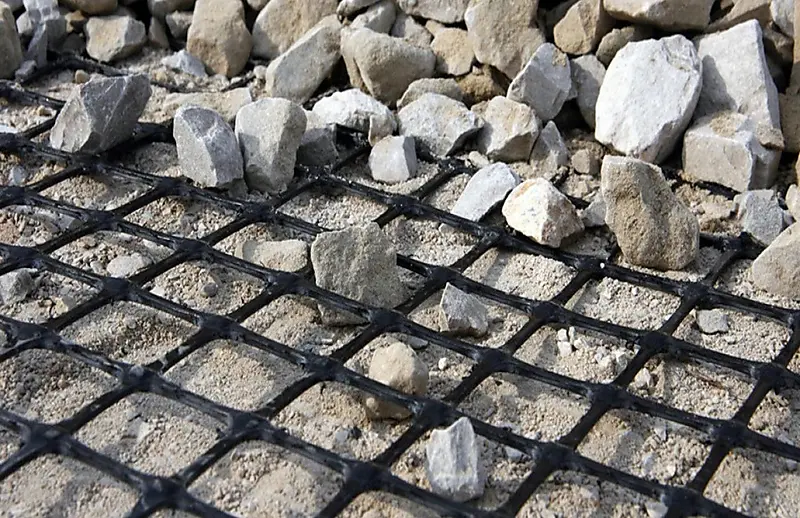 Geogrid retaining wall